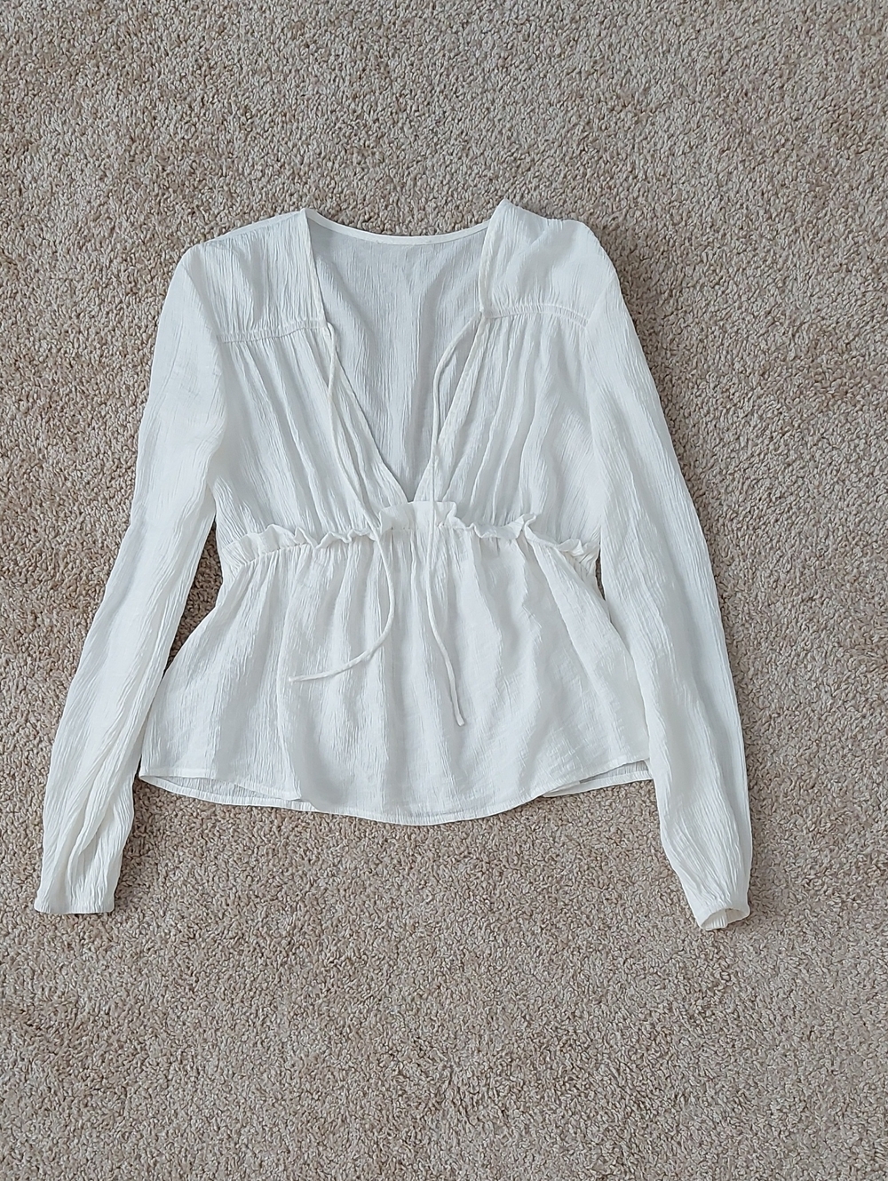 Women’s White Long-Sleeve Tie-Front Peasant Top